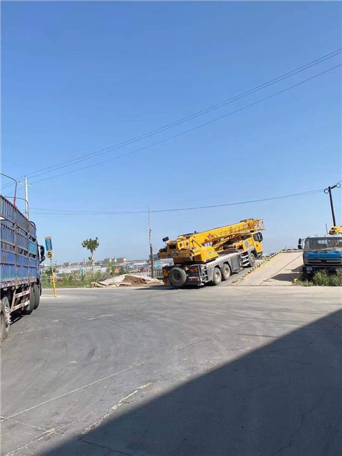 鸡泽县25吨吊车的租赁价格大概是多少？