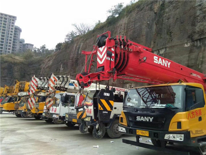 鸡泽县吊车出租按什么计费？台班费、单次费、里程费怎么算？