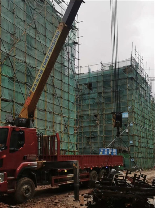 鸡泽县“慢工细活”—— 吊车的 “微动控制” 技术